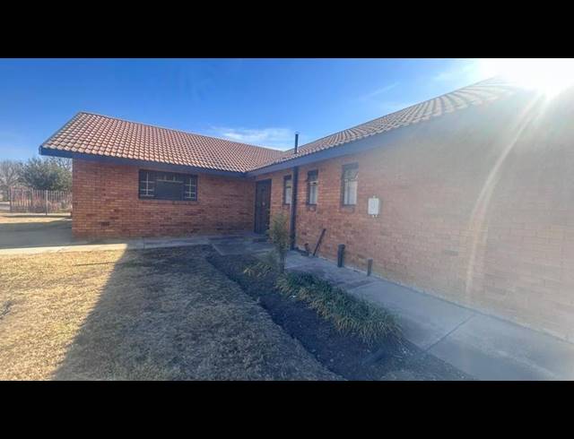 3 BEDROOM HOUSE FOR SALE IN KOSMOSPARK